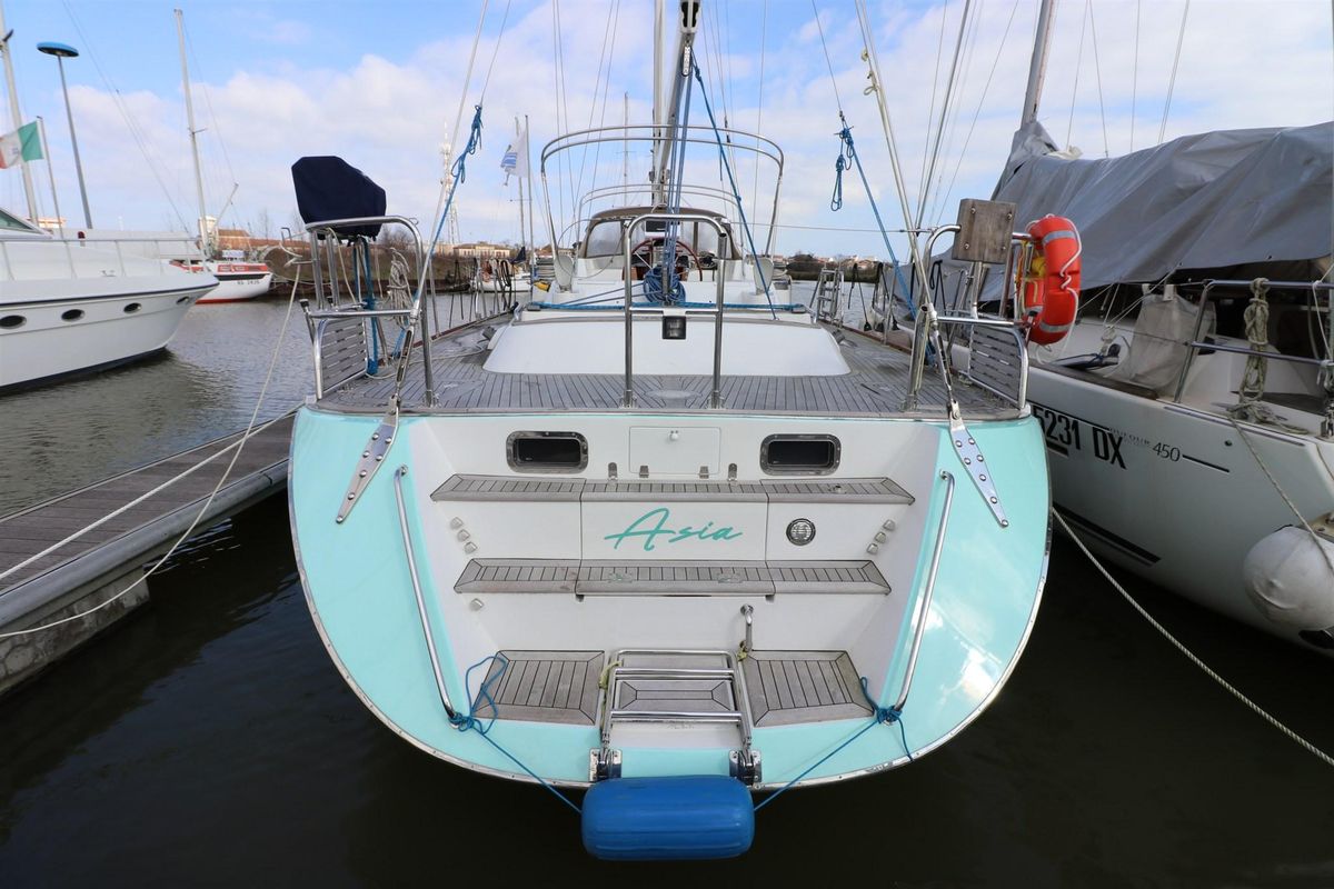 1999 Hylas 54