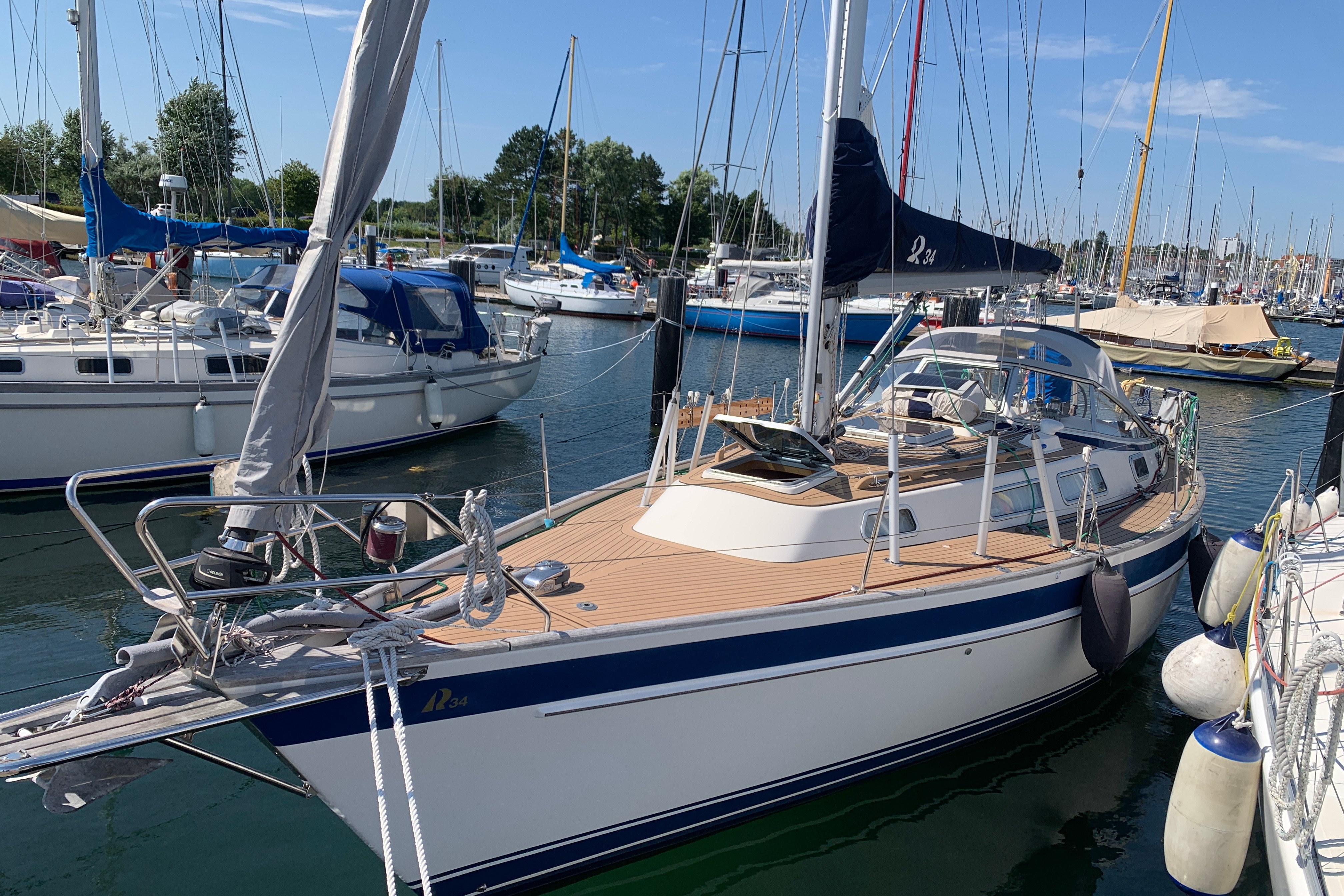 1995 Hallberg-Rassy 34 for sale in Kiel, Schleswig-Holstein, Germany
