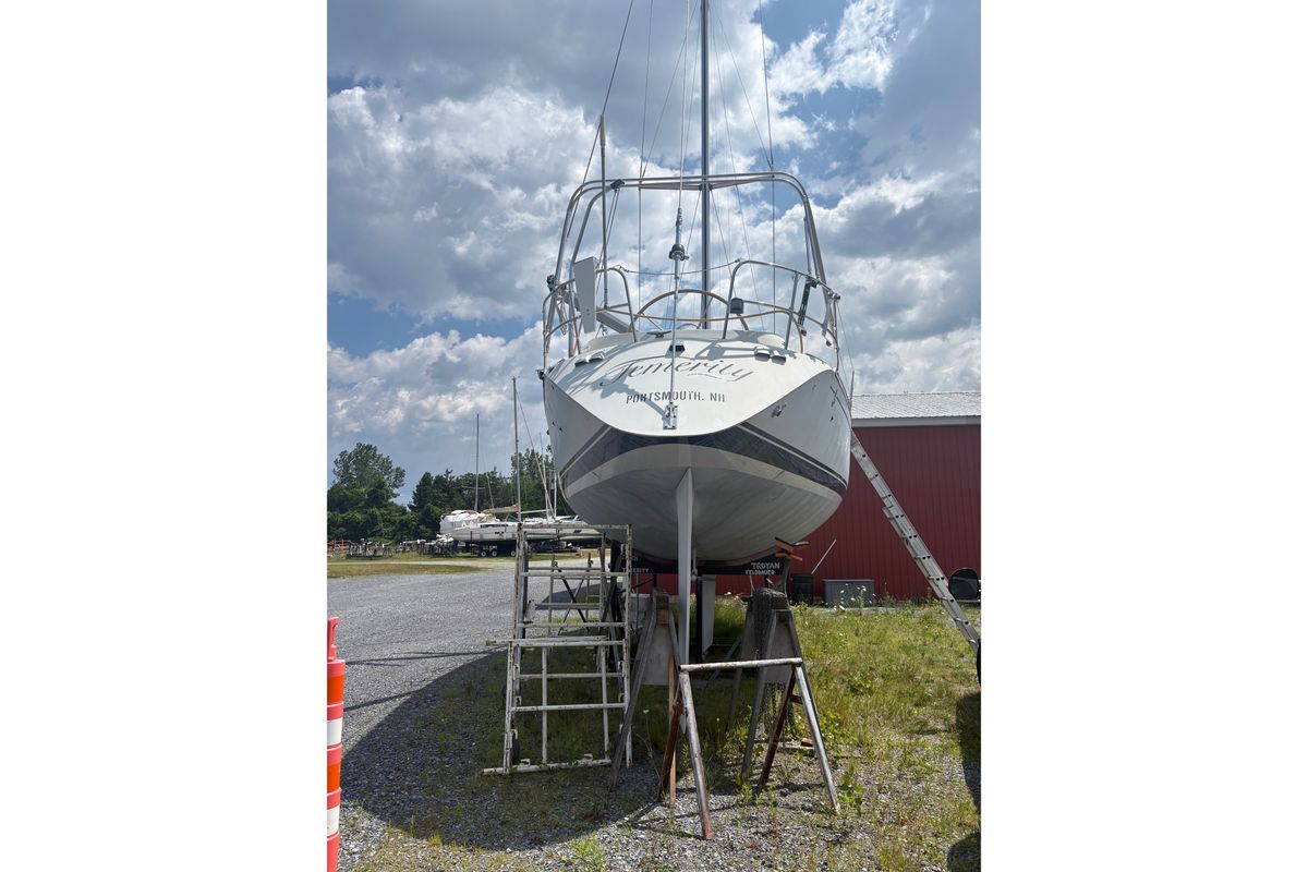 1985 Beneteau First 435