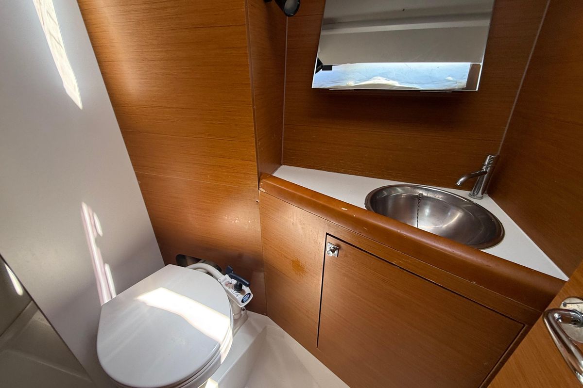 2019 Jeanneau Sun Odyssey 349
