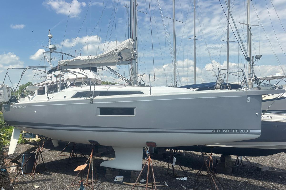 2021 Beneteau Oceanis 30.1
