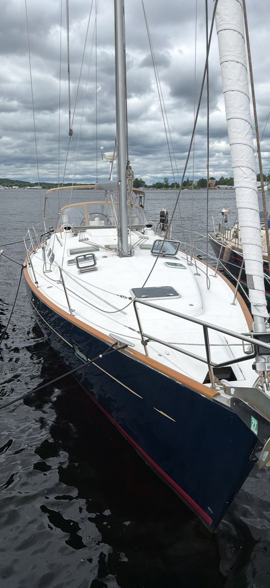 2004 Beneteau Oceanis Clipper 423