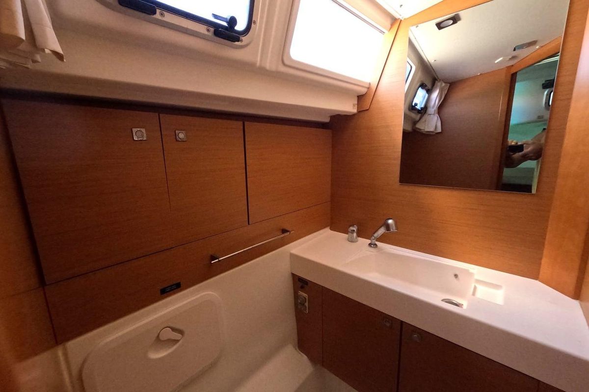 2014 Jeanneau Sun Odyssey 469