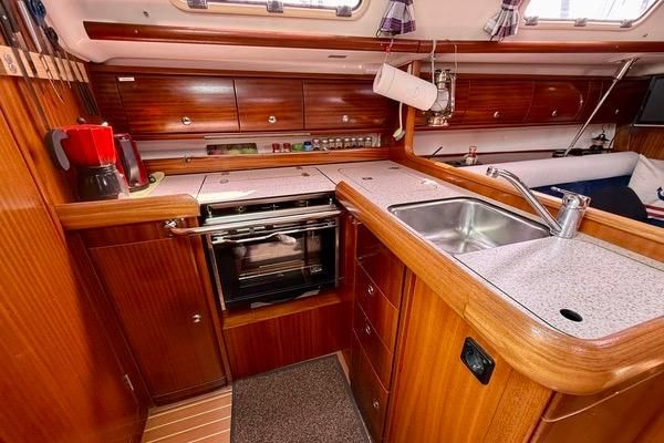 2004 Bavaria 36