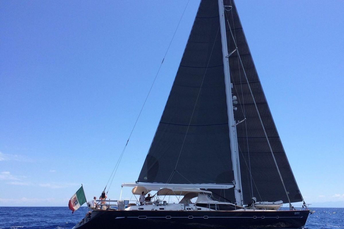 2004 Oyster 82
