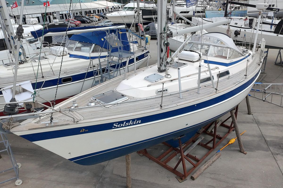 1992 Hallberg-Rassy 36