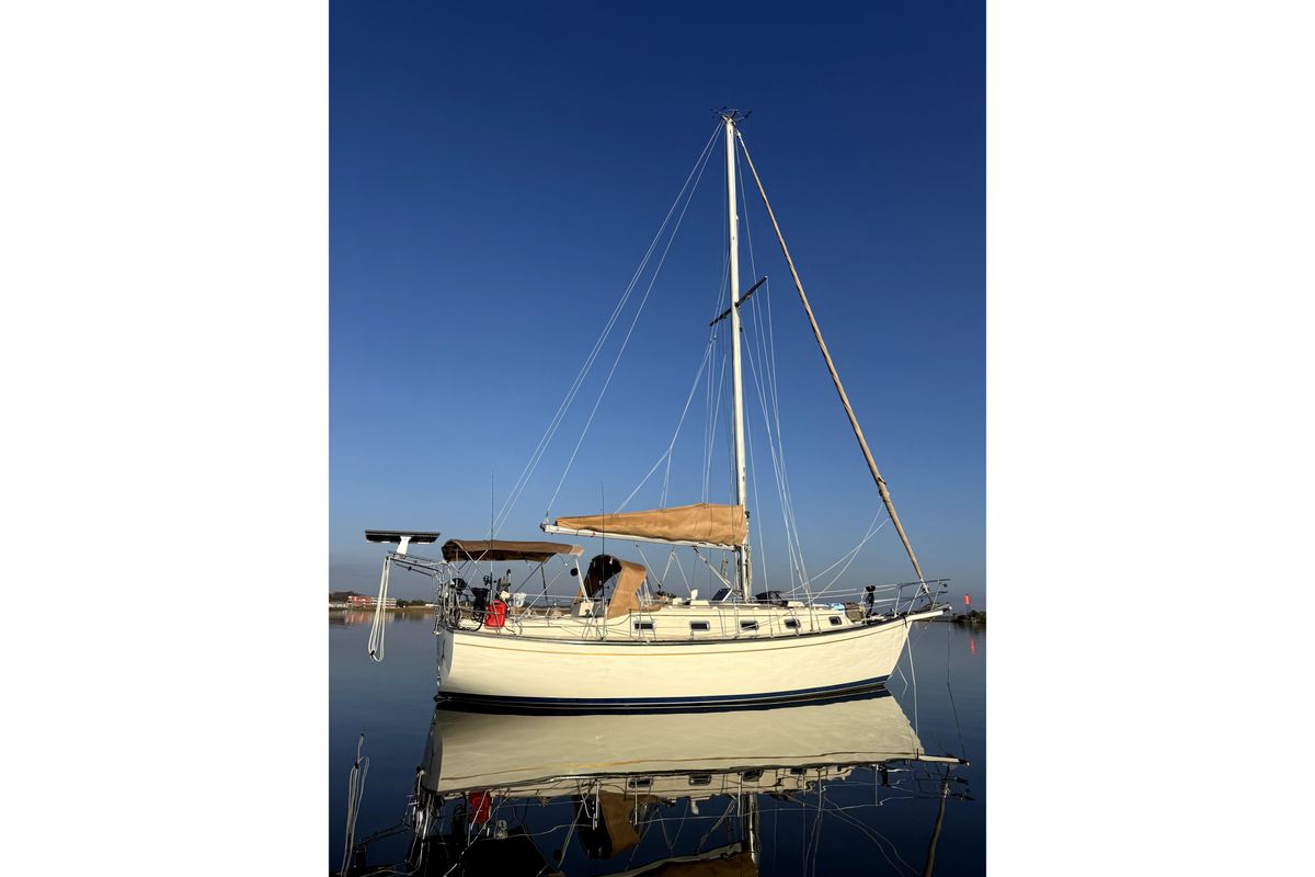 1994 Island Packet 35