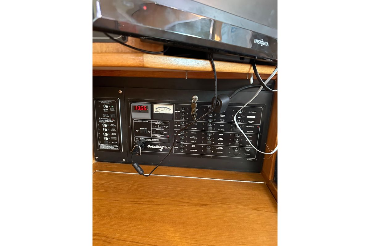 2004 Catalina 350