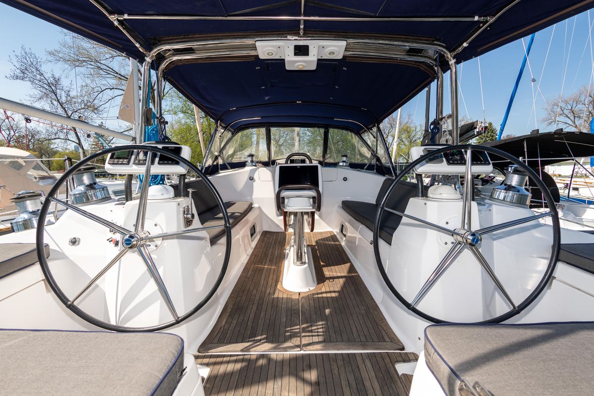 2007 Hunter 49