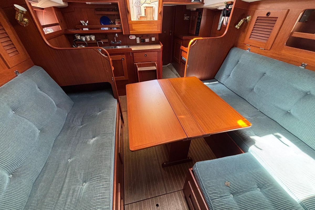 1985 Hallberg-Rassy 352