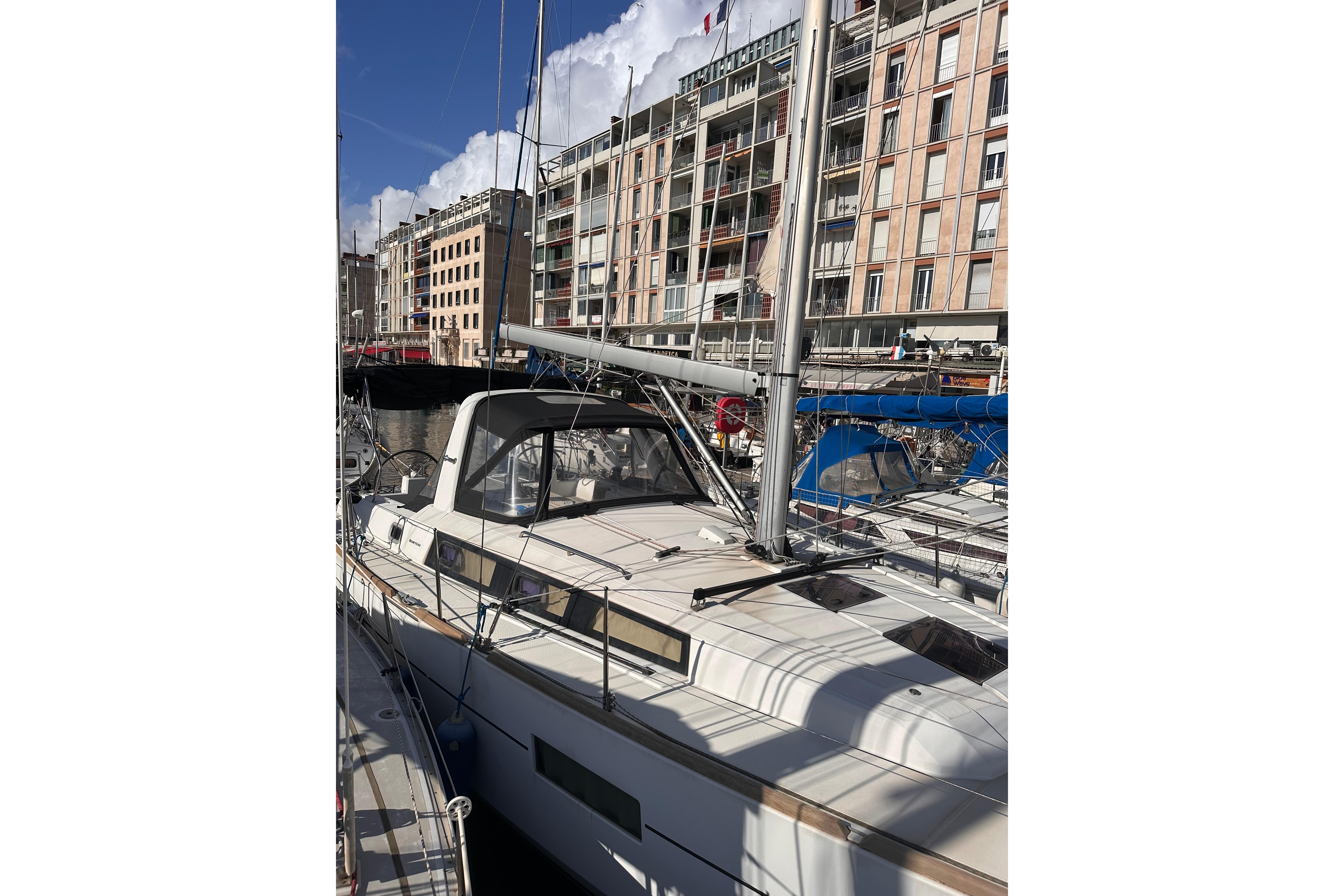 2016 Beneteau Oceanis 38