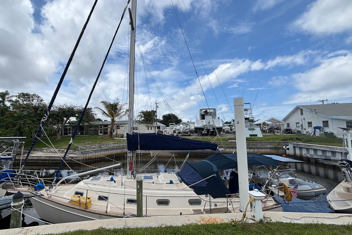 1998 Island Packet 350 for sale in Stuart, Florida 35 ft