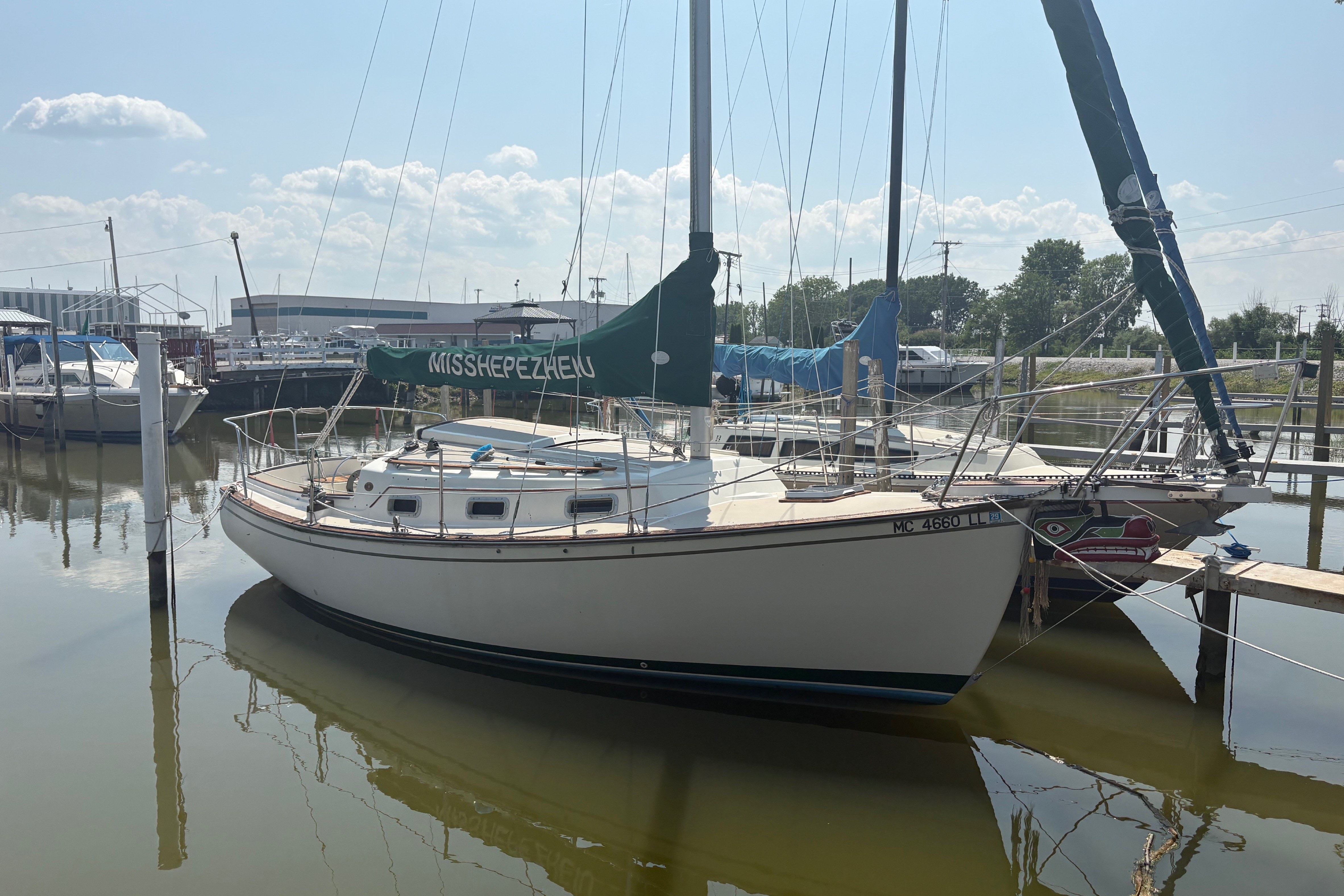 1983 Island Packet 27 en venta en La Salle, Michigan