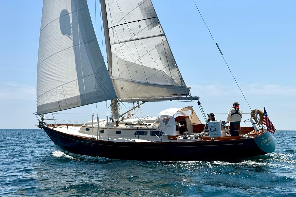 1970 Hinckley 38