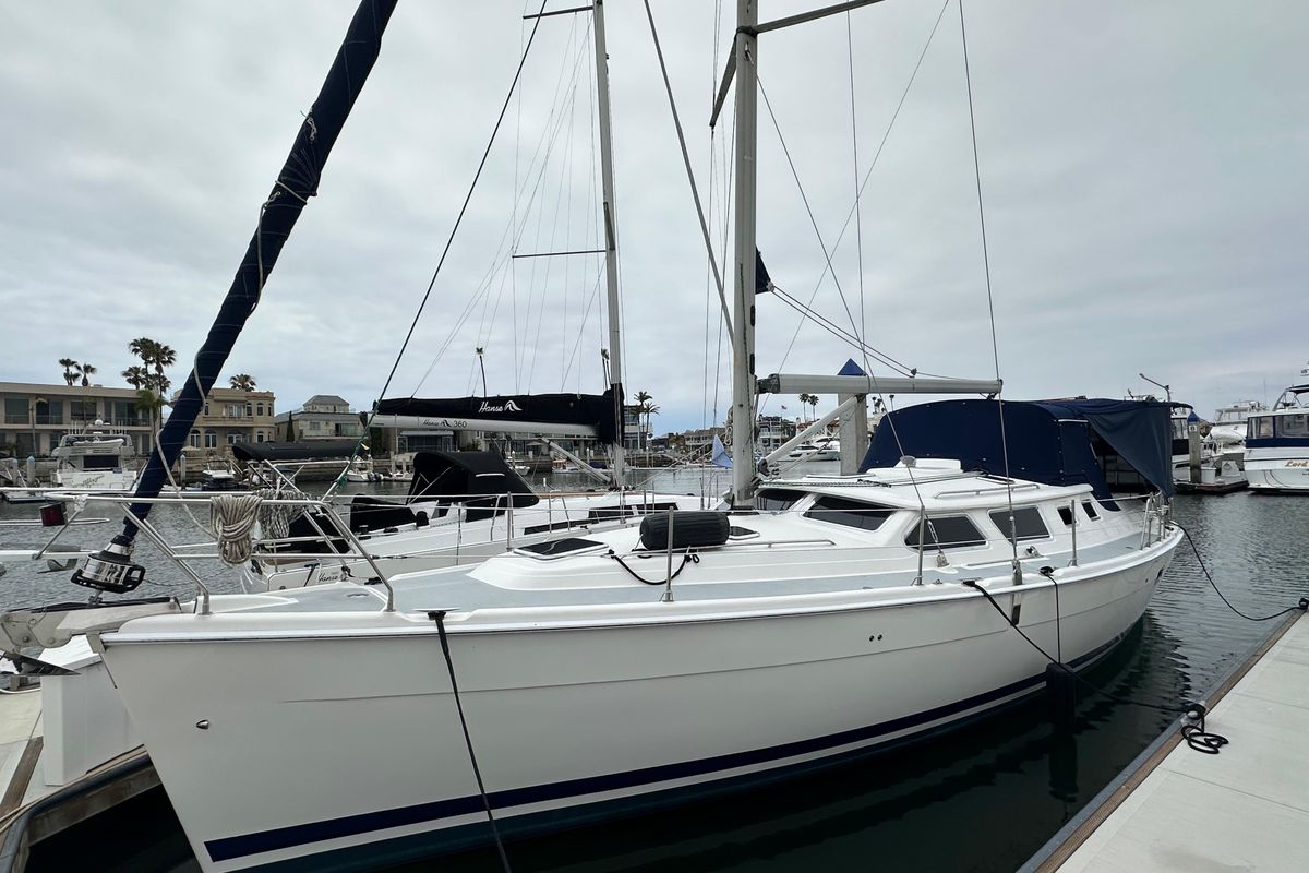 2003 Hunter 426 Deck Salon