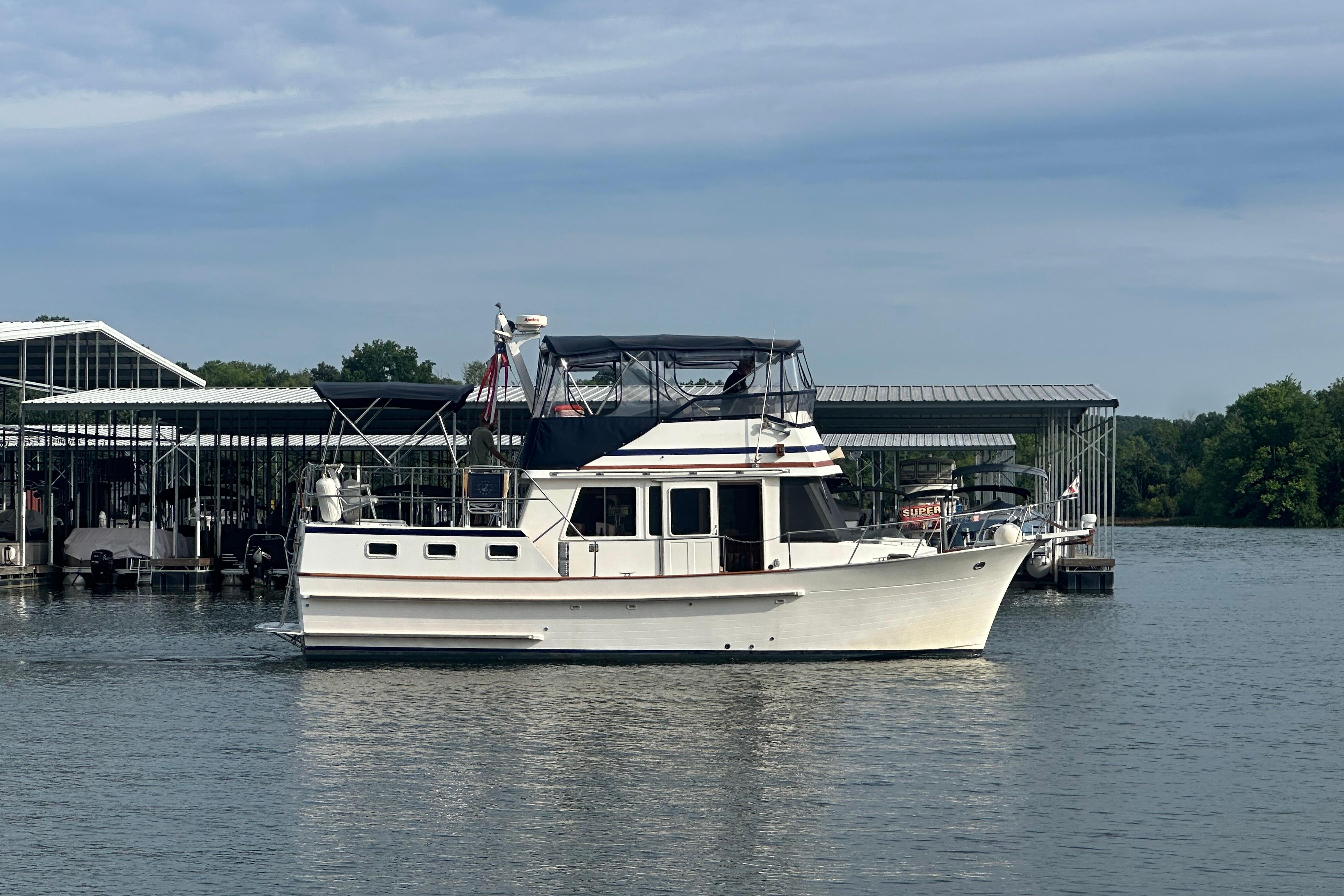1986 Present Yachts 35 Motoryacht for sale in Chattanooga, Tennessee
