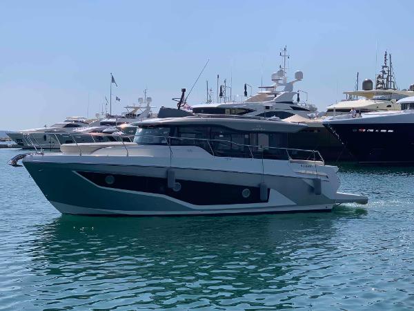 2019 Cranchi T36 Crossover for sale in Vallauris, Alpes-Maritimes, France