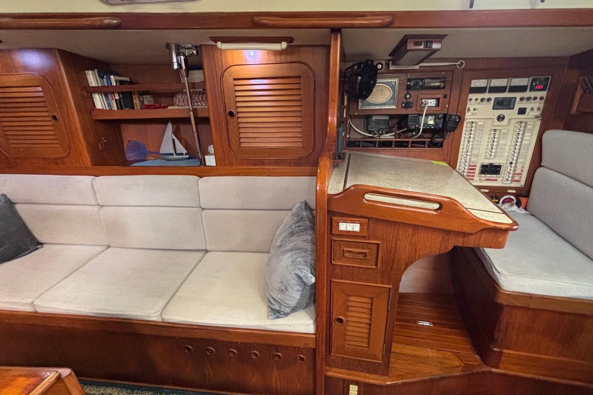 1987 Hylas 42