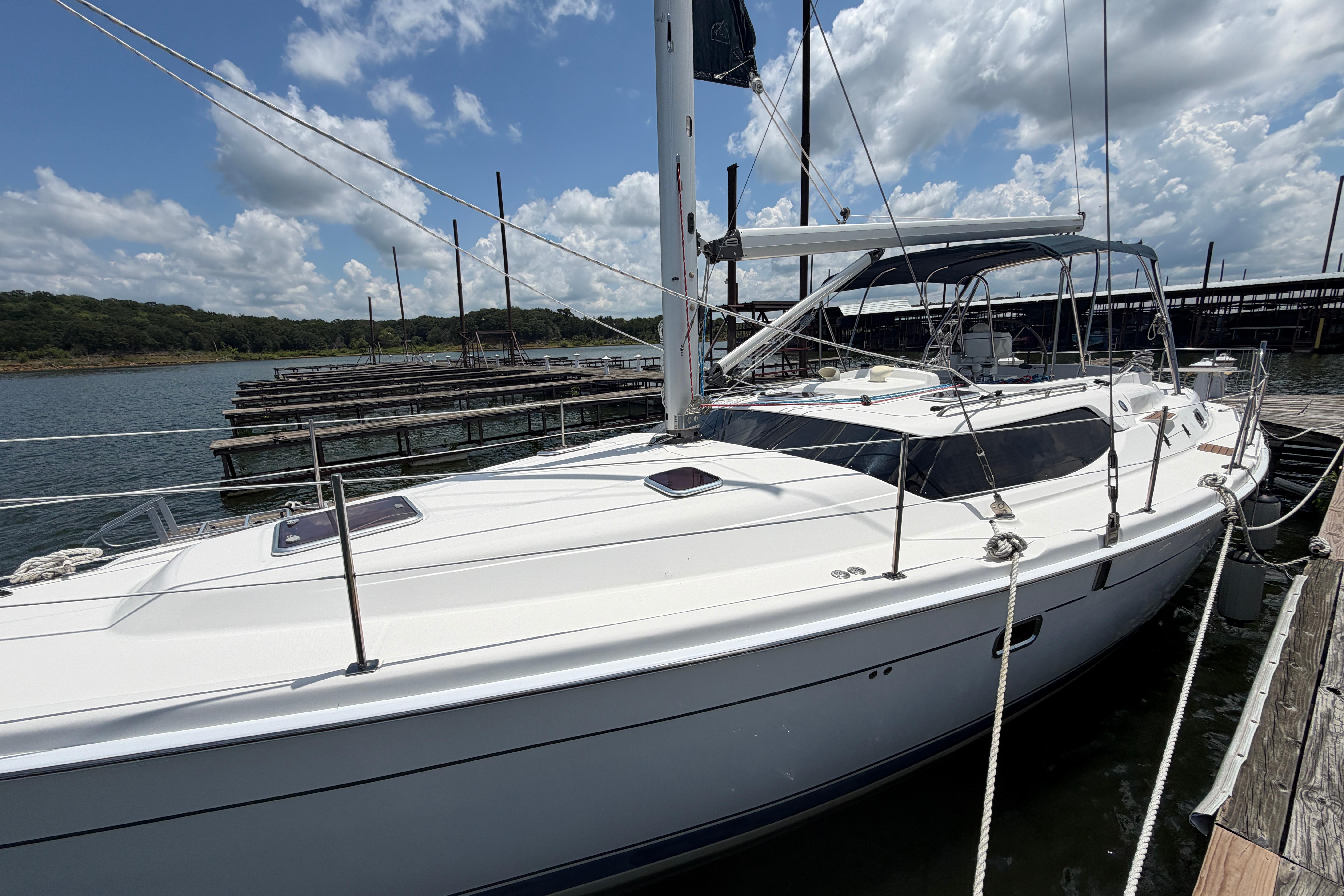 2006 Hunter 45 Center Cockpit