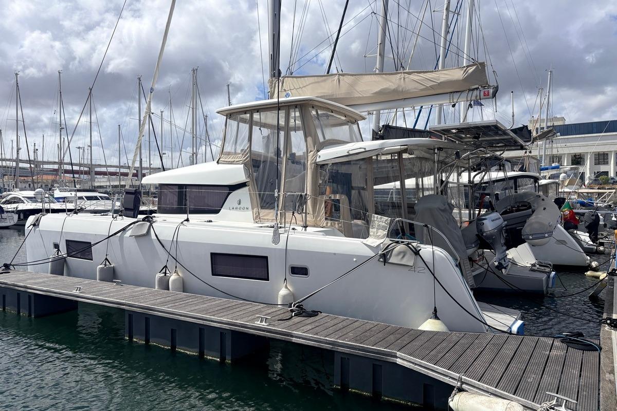 2021 Lagoon 42