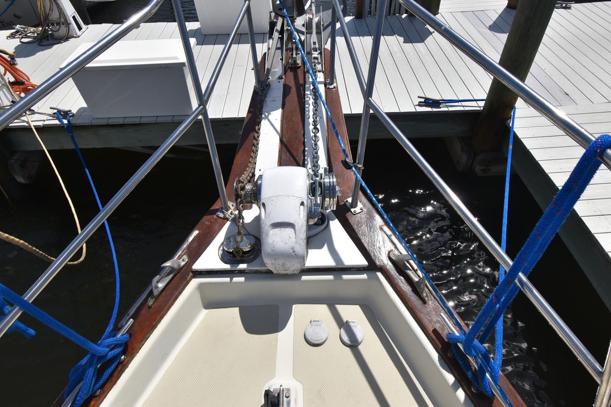 1995 Island Packet 37