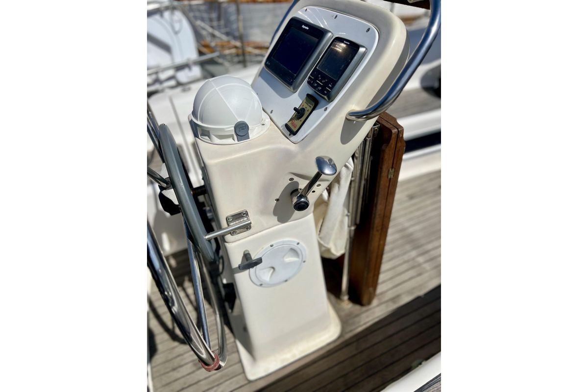 2002 Bavaria 37