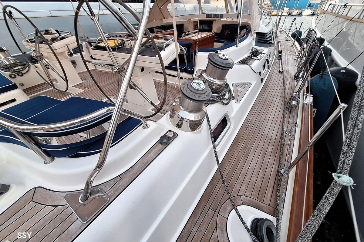 2004 Oyster 82