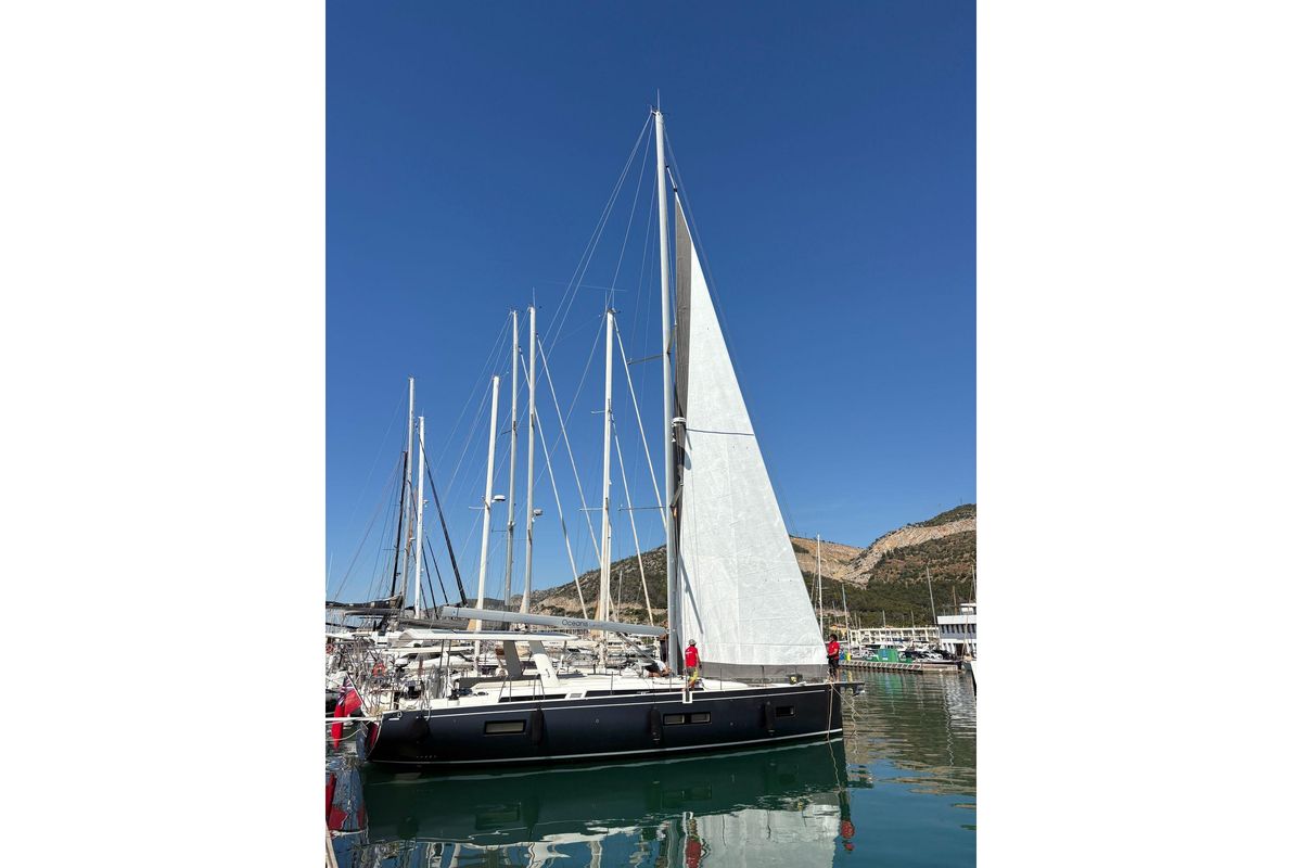 2020 Beneteau Oceanis Yacht 54