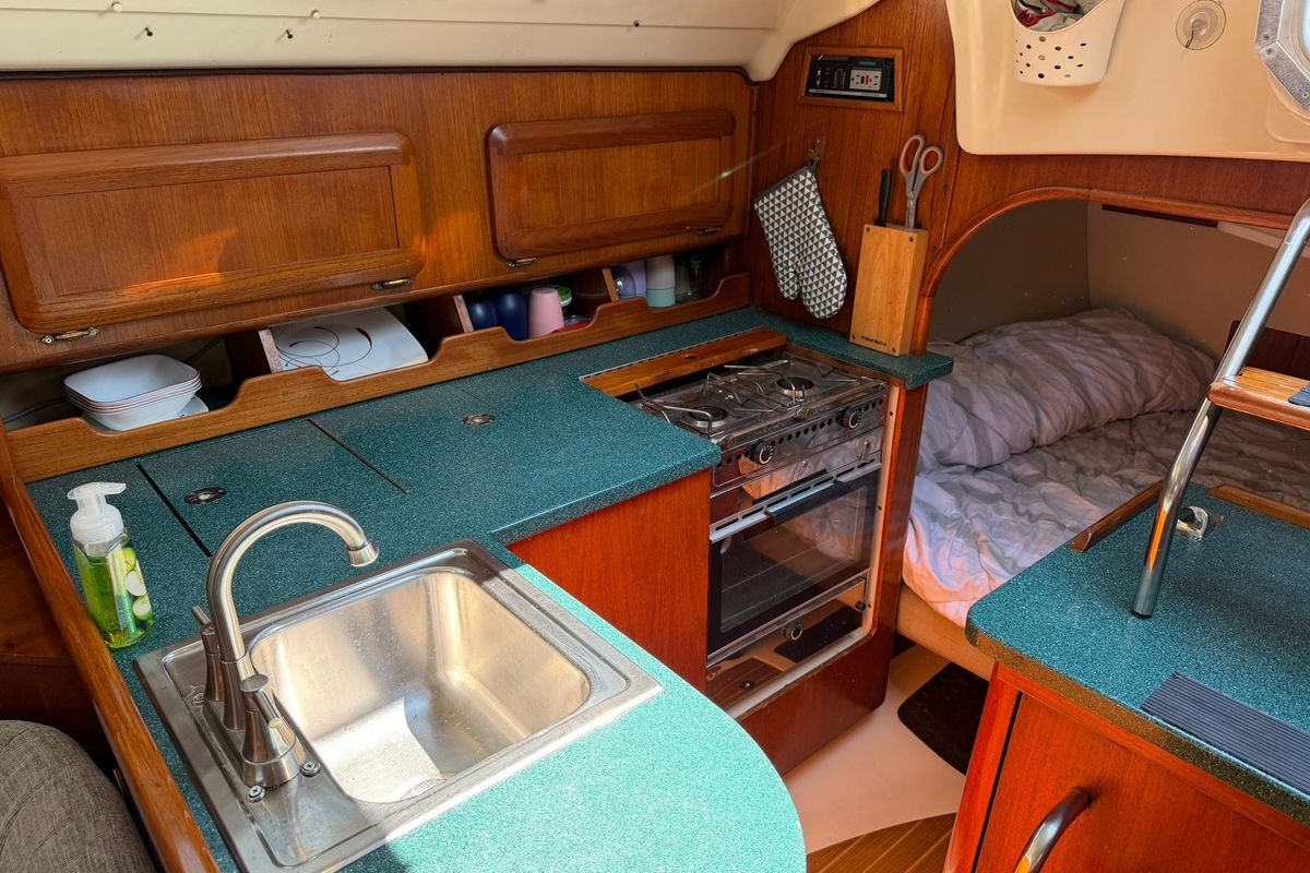 1990 Hunter 30