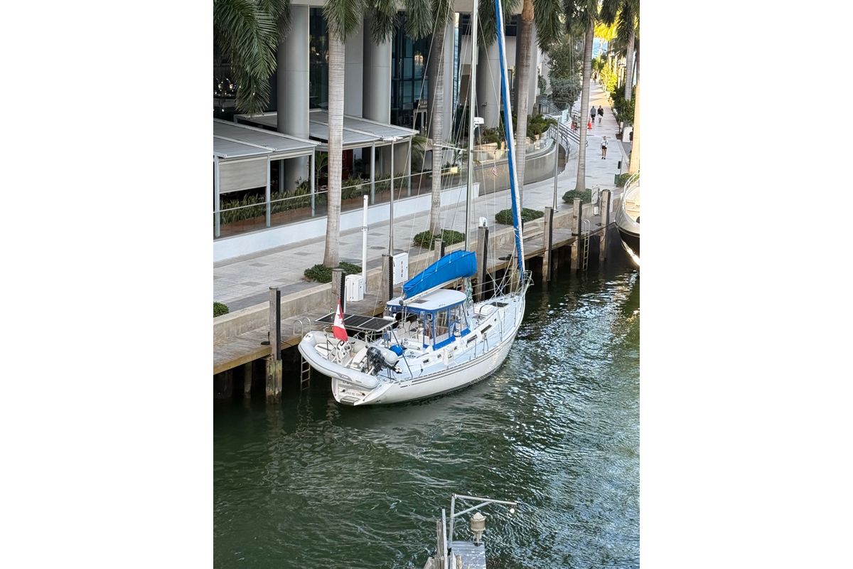 1989 Hylas 44