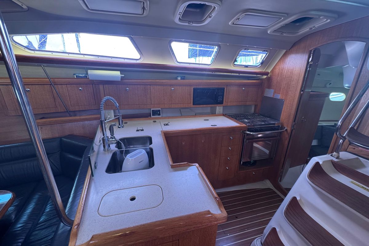 2004 Hunter 38