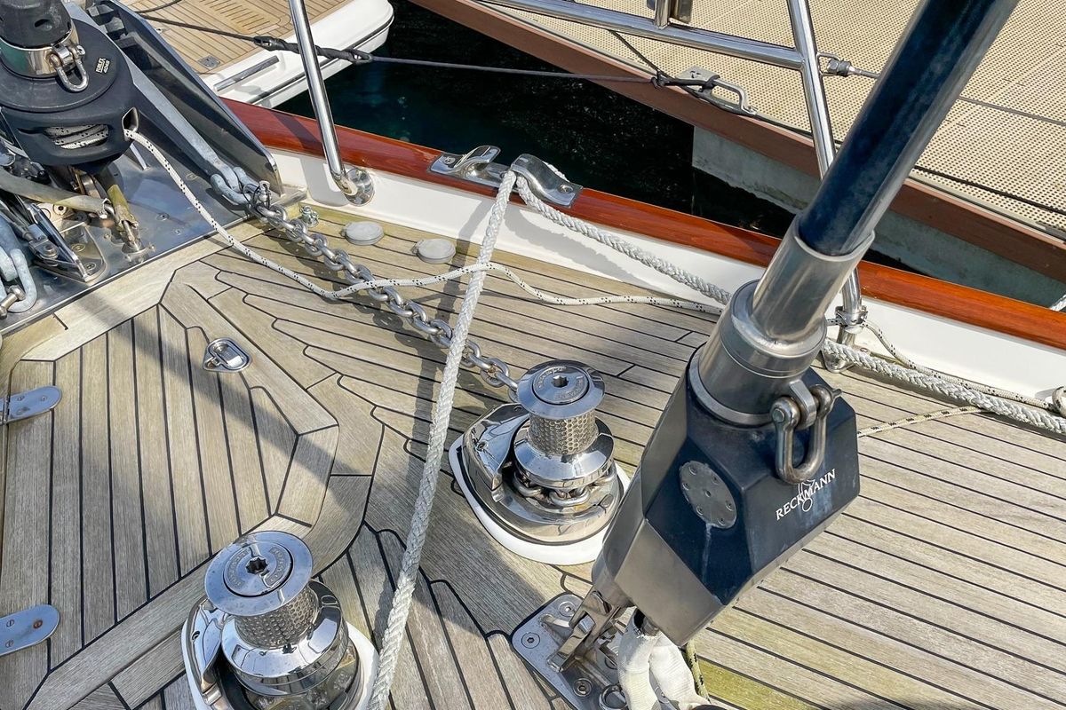 2002 Oyster 62