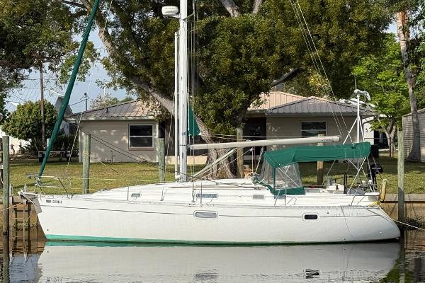 1998 Beneteau Oceanis 352 for sale in Fort Myers, Florida