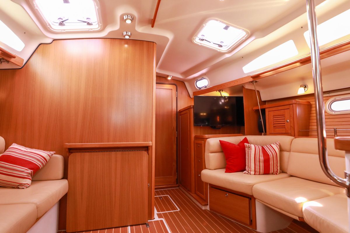 2010 Catalina 375