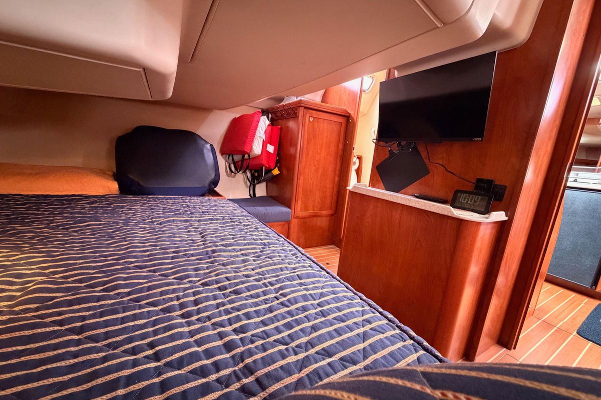 2009 Hunter 38