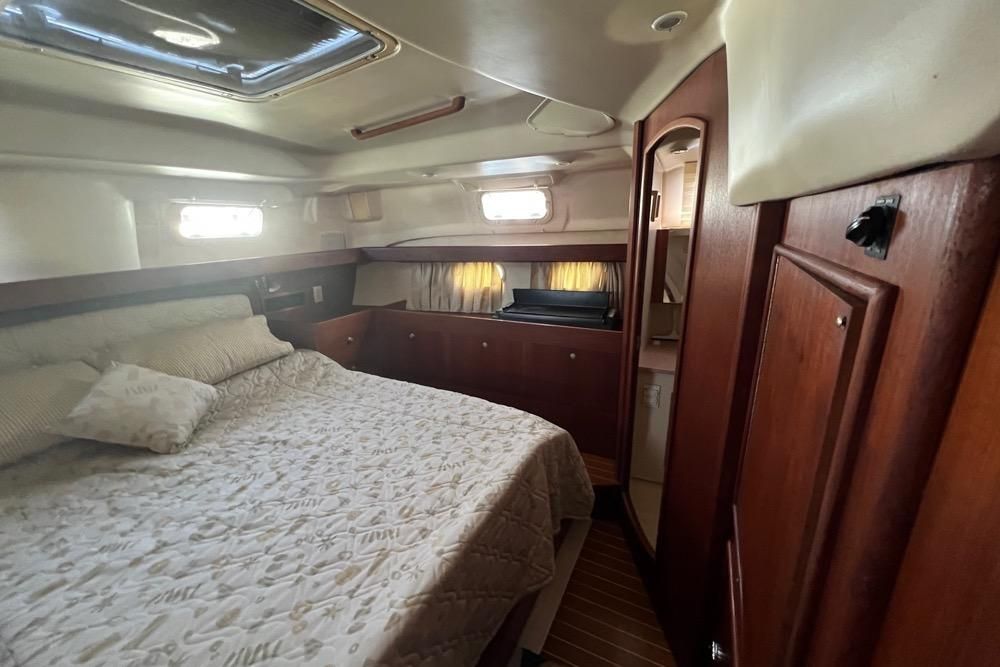 2001 Hunter Passage 420