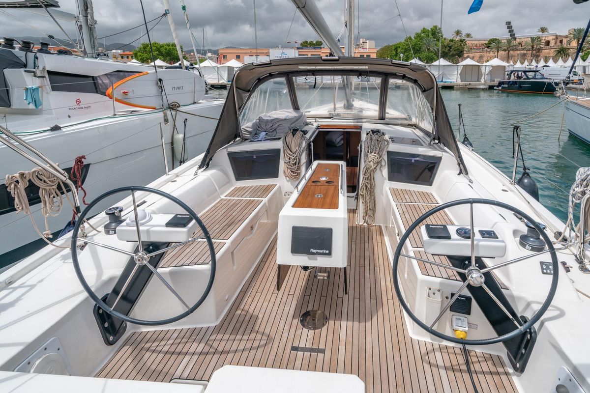 2021 Dufour 390