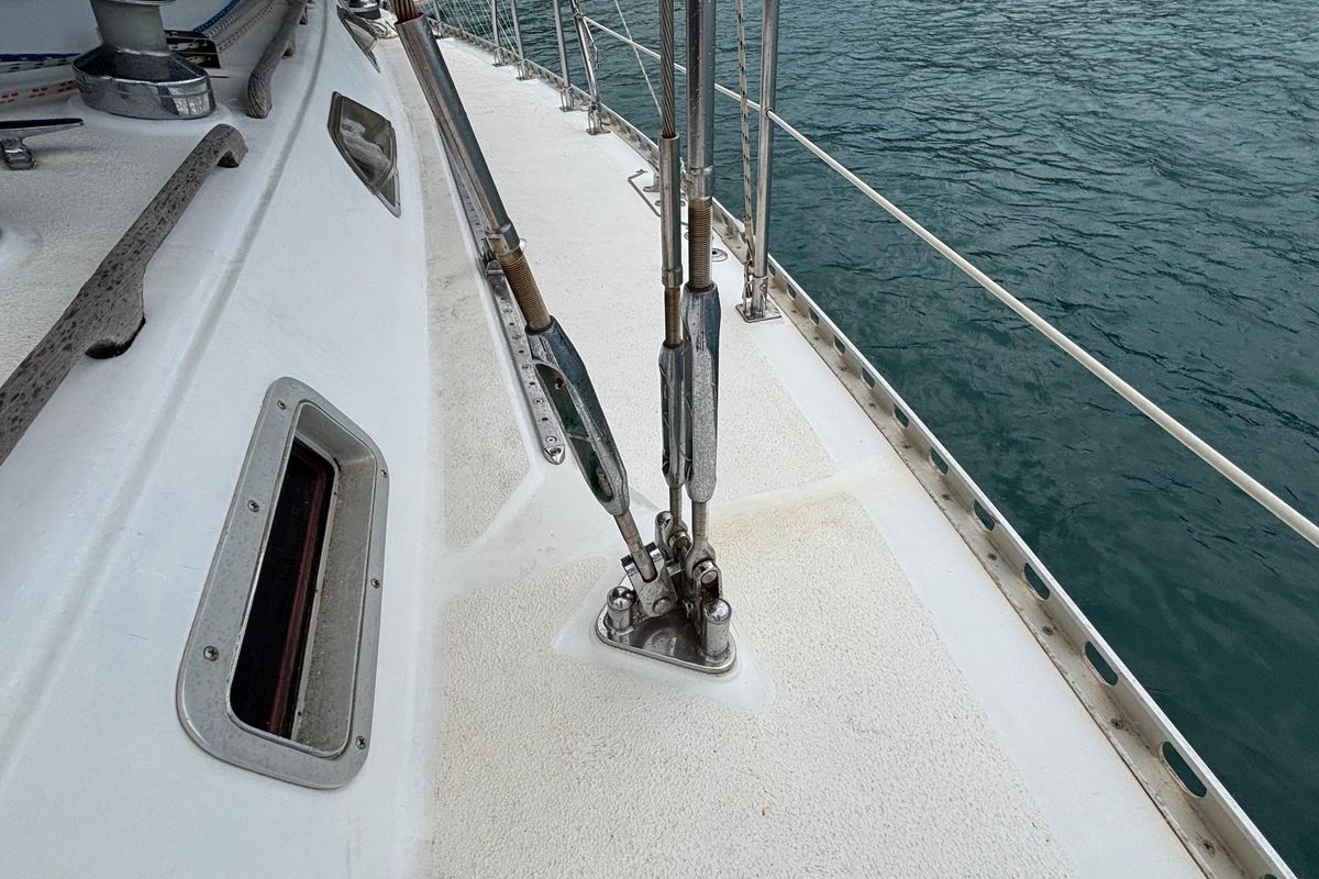 1987 Hylas 42