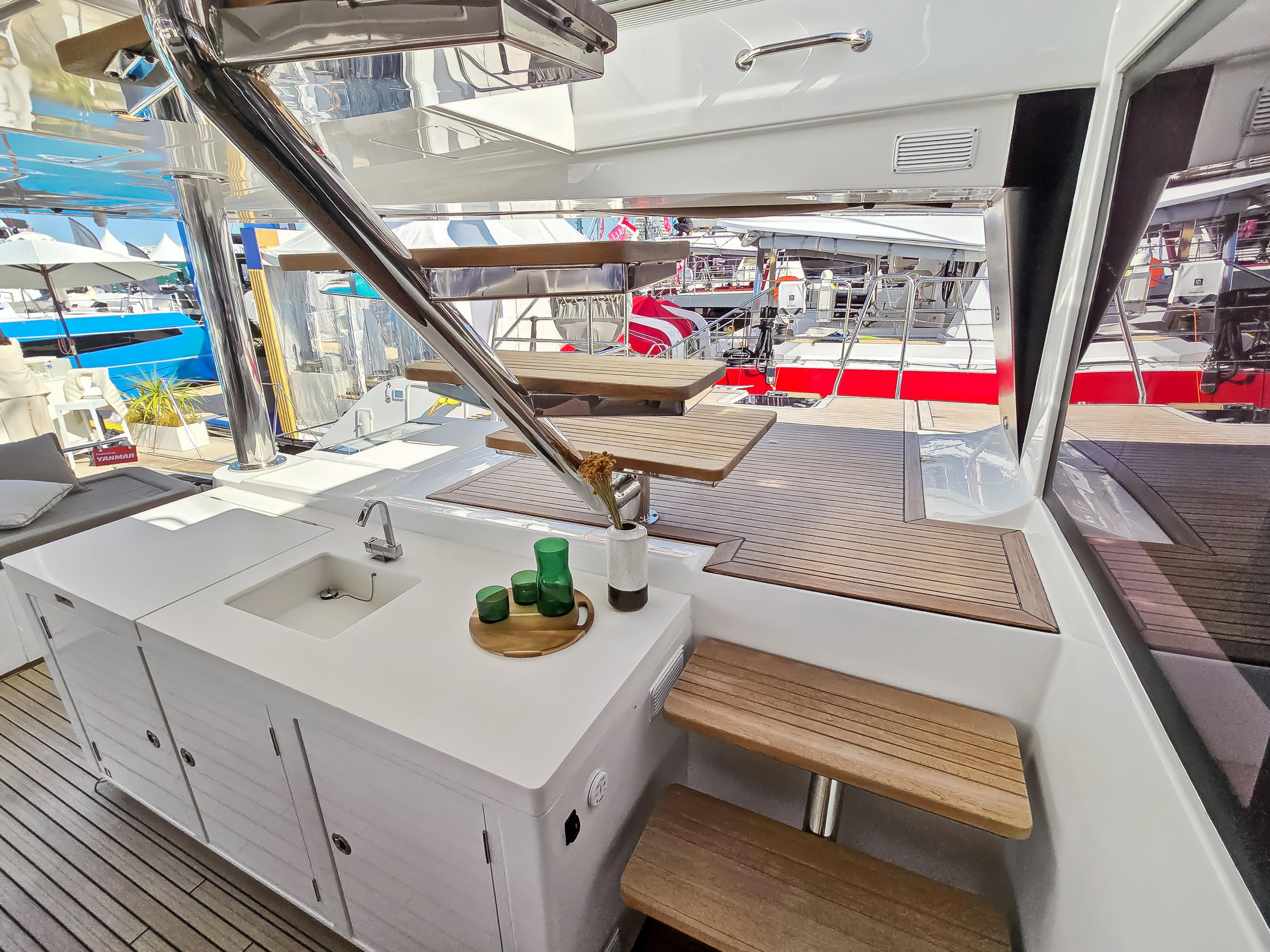 2012 Lagoon 620