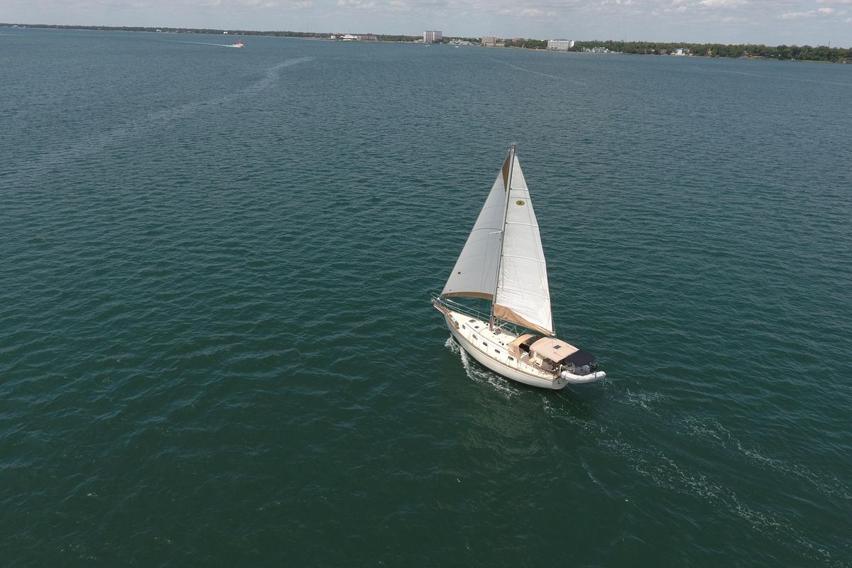 1994 Island Packet 35