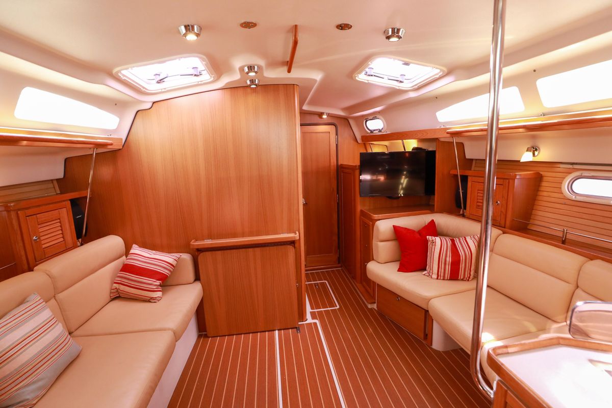 2010 Catalina 375