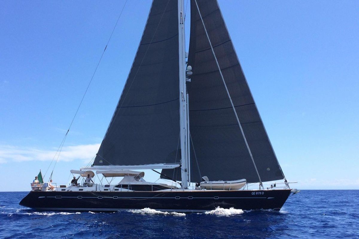 2004 Oyster 82
