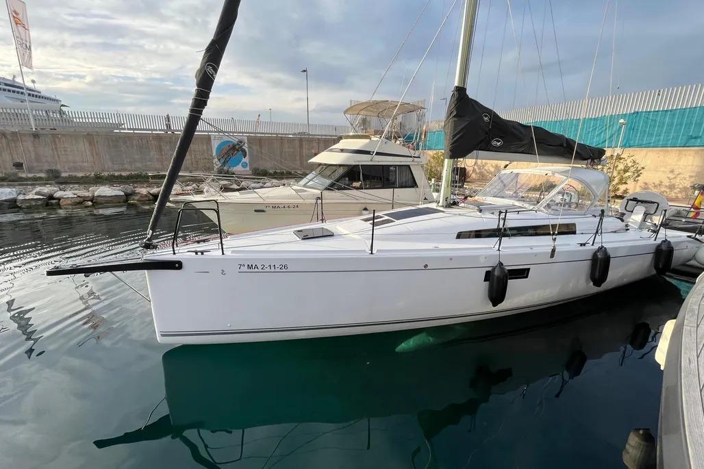 2025 Beneteau First 36