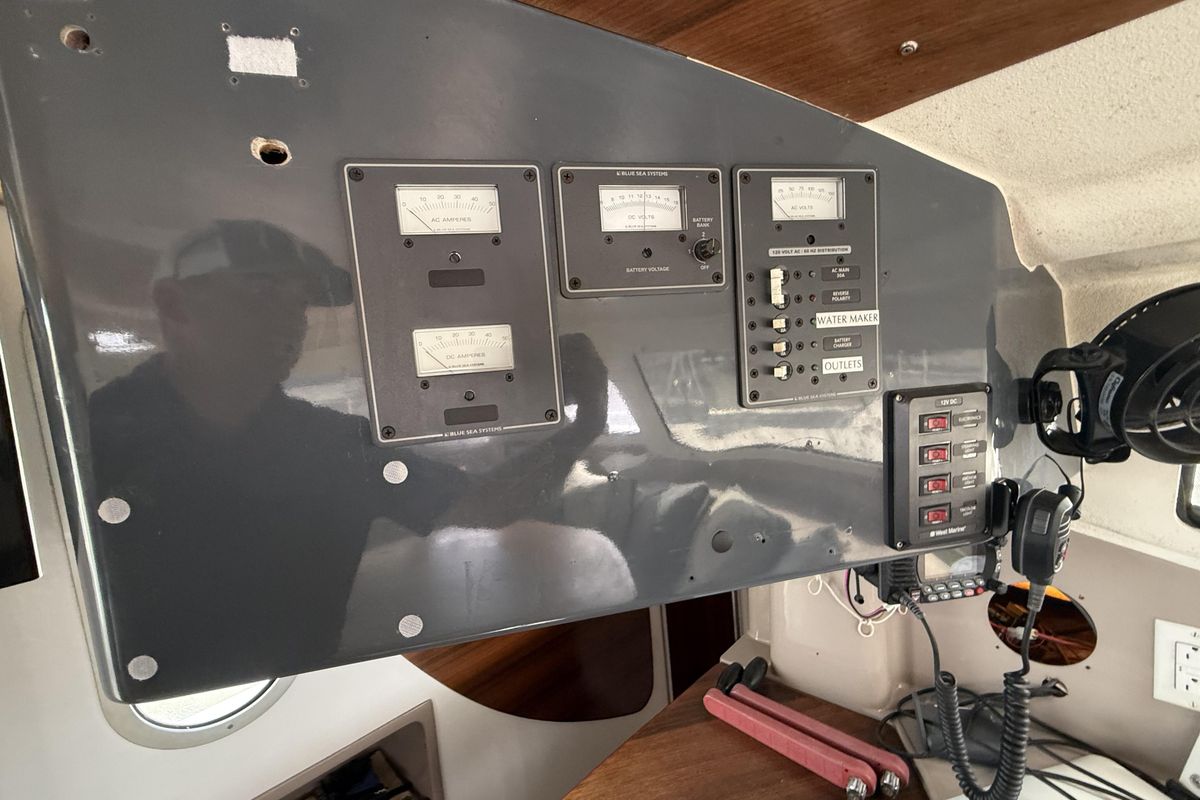 1995 Fountaine Pajot Athena 38