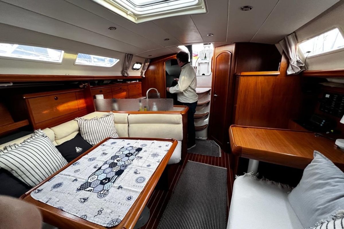 2000 Jeanneau Sun Odyssey 37