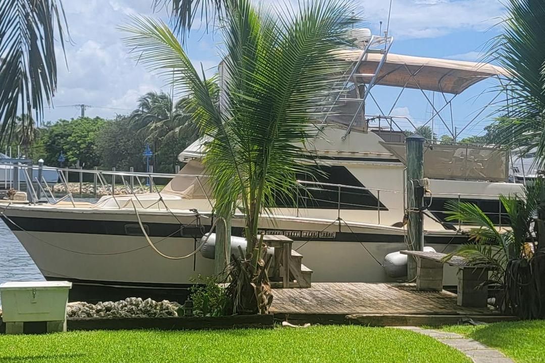 1980 Chris-Craft 380 Corinthian