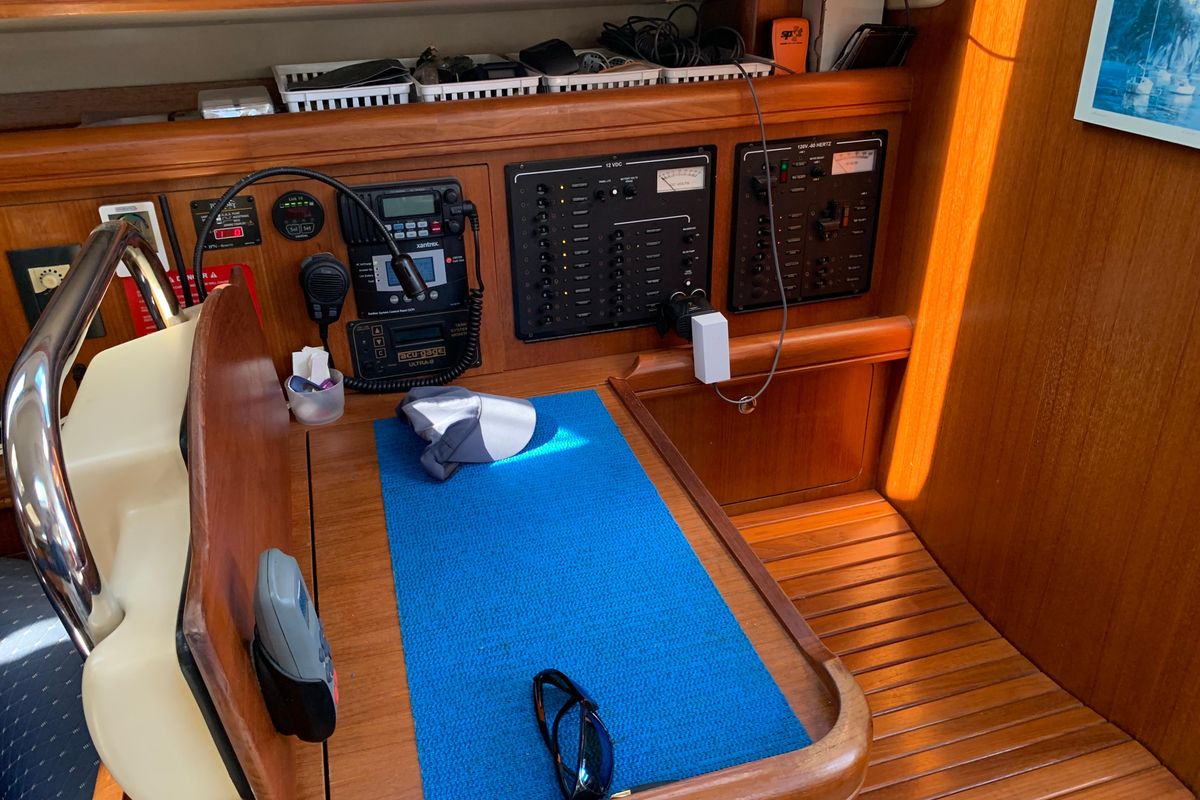 2004 Hunter 41 Aft Cockpit