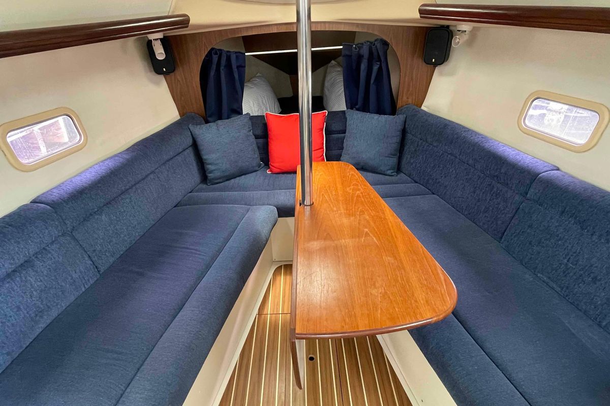 2006 Hunter 27