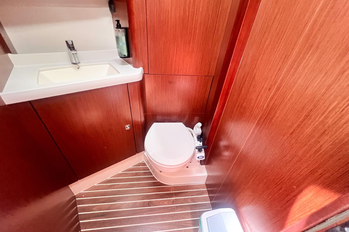 2018 Bavaria Vision 42