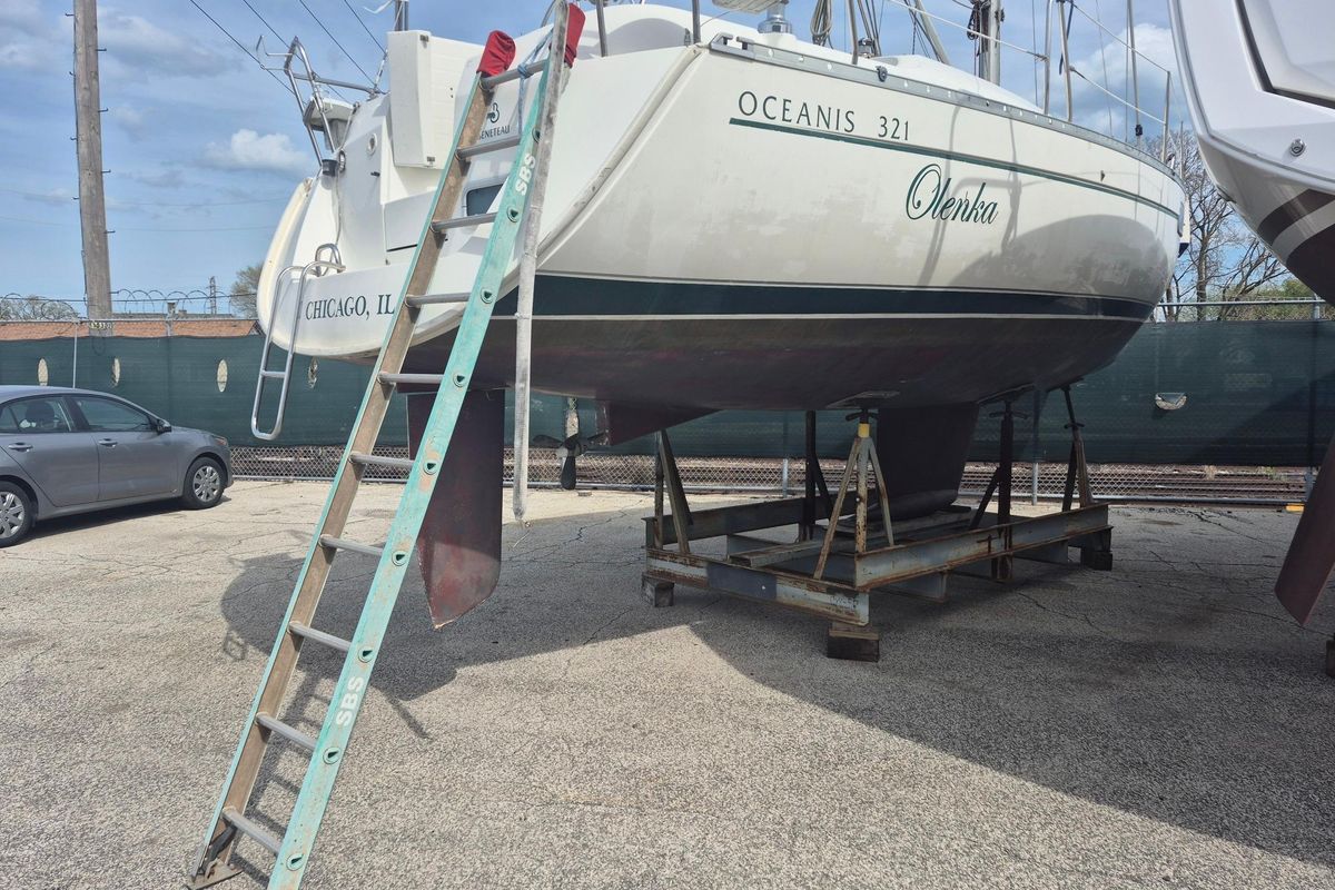 1997 Beneteau Oceanis 321 for sale in Chicago, Illinois 32 ft
